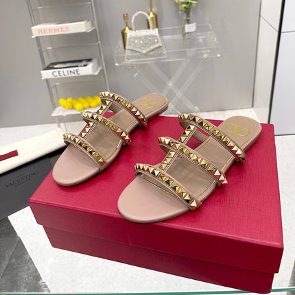 VALENTINO 26S ROCKSTUD STRAPPY FLAT SLIDE SANDALS IN NUDE PINK CALFSKIN GOLD HARDWARE