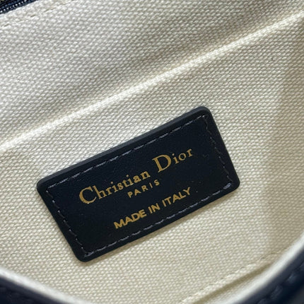 SMALL 19 MONTAIGNE AVENUE TOP HANDLE BAG BLUE DIOR OBLIQUE JACQUARD AND BLACK SMOOTH CALFSKIN