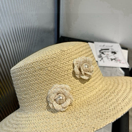 FLAT STRAW HAT IVORY FLOWER ATTACHMENT 673932