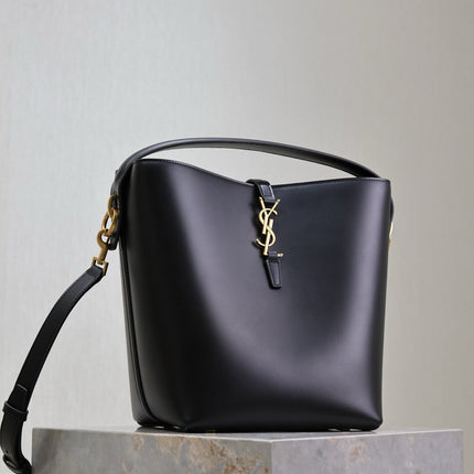LE 37 MEDIUM BUCKET BAG 26 IN BLACK CALFSKIN GOLD HARDWARE
