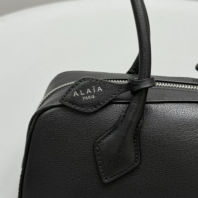 LE TECKEL SHOULDER BAG 32 BLACK CALFSKIN