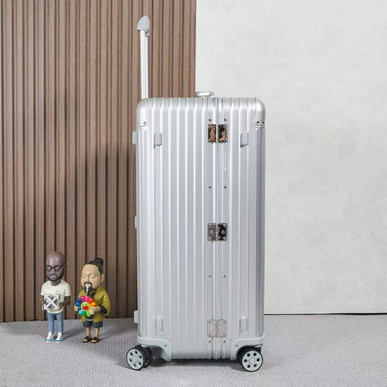 RIMOWA SUITCASE 31 IN SILVER 8826