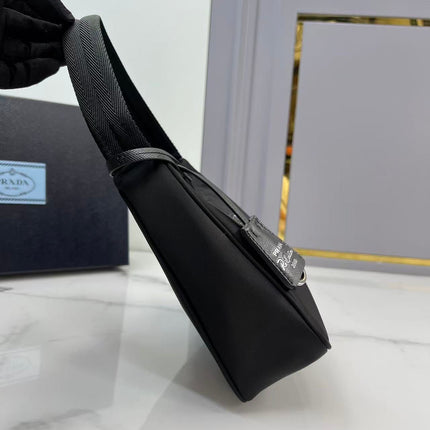 PRADA 26S RE-EDITION SHOULDER BAG IN BLACK NYLON