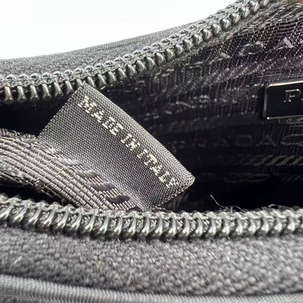 PRADA 26S RE-EDITION SHOULDER BAG IN BLACK NYLON