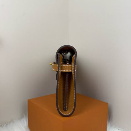 KELLY CLASSIQUE TO GO WALLET 20 IN BROWN CALFSKIN GOLD HARDWARE