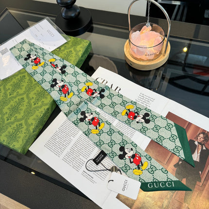 GUCCI 26S TWILLY SCARF 90 IN SILK 225237