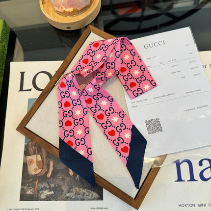 GUCCI 26S TWILLY SCARF 120 IN SILK 395853