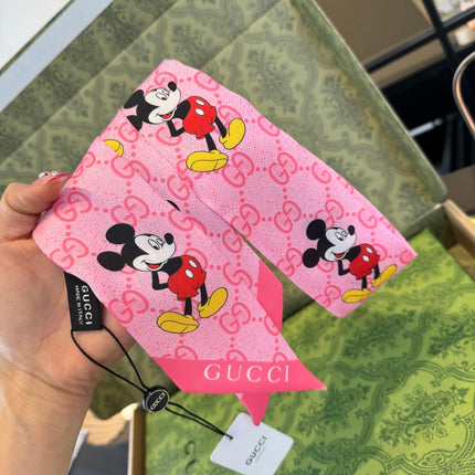 GUCCI 26S TWILLY SCARF 120 IN SILK 295435
