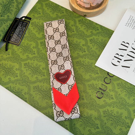 GUCCI 26S TWILLY SCARF 120 IN SILK 351116