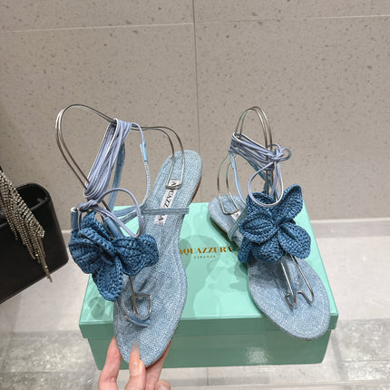 AQUAZZURA 26S FLORAL THONG SANDALS IN PASTEL BLUE WOVEN RAFFIA AND FABRIC
