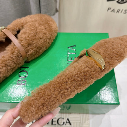 BOTTEGA VENETA 26S MULES IN LIGHT BROWN SHEARLING WITH LEATHER STRAP