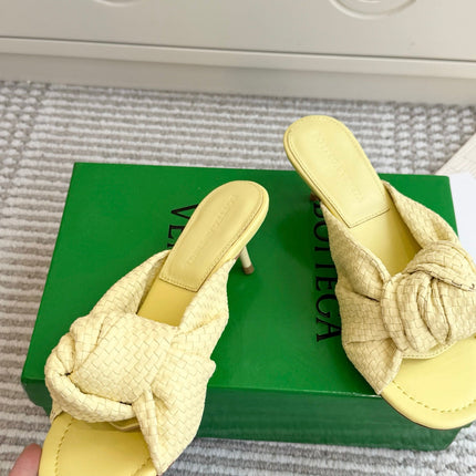 BOTTEGA VENETA 26S BOW KNOT HEEL SANDALS 55 MM IN LIGHT YELLOW LAMBSKIN