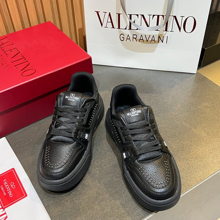 VALENTINO 26S ONESTUD SNEAKERS IN BLACK CALFSKIN