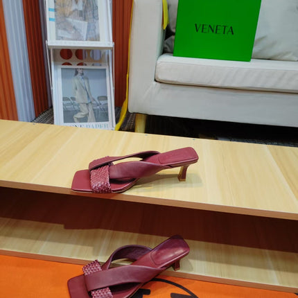 BOTTEGA VENETA 26S HEEL SANDALS 50 MM IN DARK RED LAMBSKIN