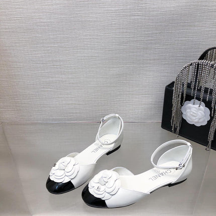 WHITE MIX BLACK LAMBSKIN CAMELLIA HOLLOW SANDAL