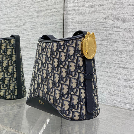 DIOR 26S MEDAILLON BUCKET BAG 19 IN BLUE DIOR OBLIQUE JACQUARD AND CALFSKIN GOLD HARDWARE