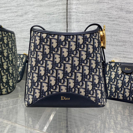DIOR 26S MEDAILLON BUCKET BAG 19 IN BLUE DIOR OBLIQUE JACQUARD AND CALFSKIN GOLD HARDWARE