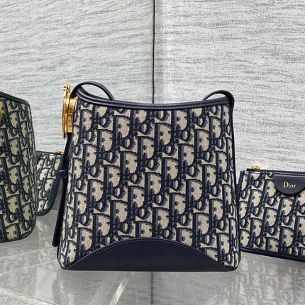 DIOR 26S MEDAILLON BUCKET BAG 19 IN BLUE DIOR OBLIQUE JACQUARD AND CALFSKIN GOLD HARDWARE