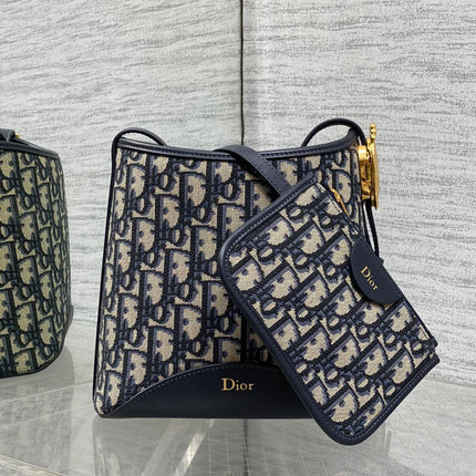 DIOR 26S MEDAILLON BUCKET BAG 19 IN BLUE DIOR OBLIQUE JACQUARD AND CALFSKIN GOLD HARDWARE