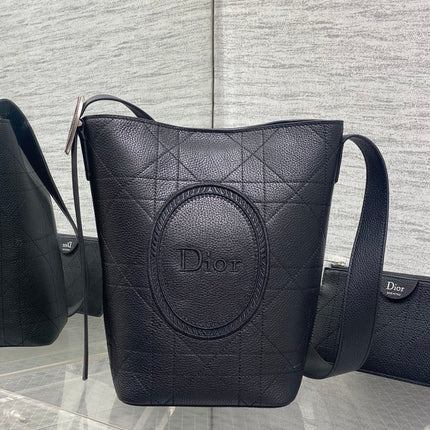 DIOR 26S MEDAILLON BUCKET BAG 25 IN BLACK MACROCANNAGE GRAINED CALFSKIN SILVER HARDWARE