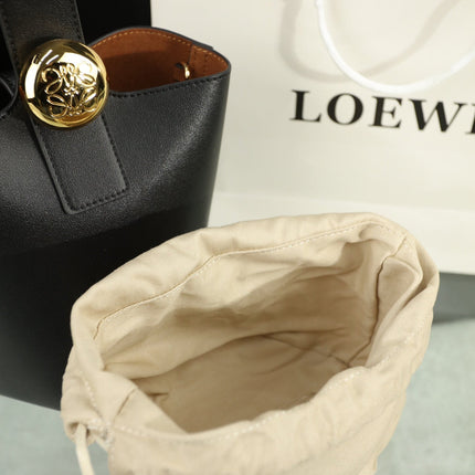 LOE MINI 19 PEBBLE BUCKET IN BLACK MELLOW CALFSKIN