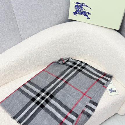 BURBERRY 26S SCARF 220 IN CASHMERE AND SILK 515721