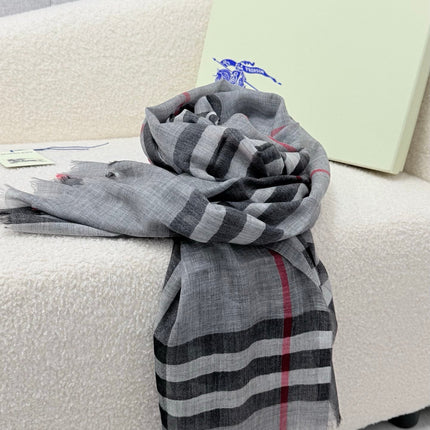 BURBERRY 26S SCARF 220 IN CASHMERE AND SILK 515721