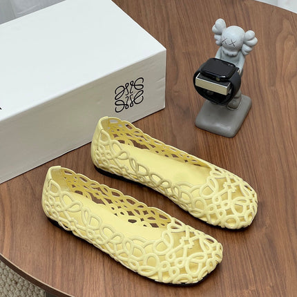 LOEWE 26S ANAGRAM CUT OUT BALLET FLATS IN LIGHT YELLOW CALFSKIN