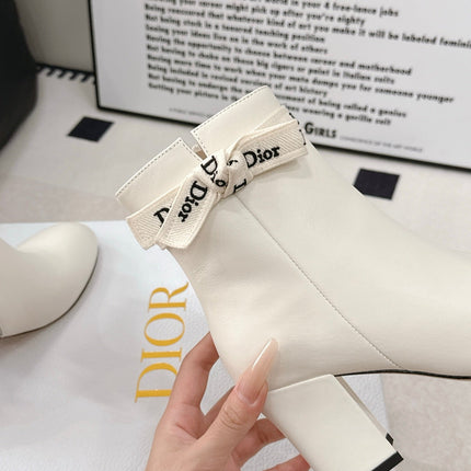 DIOR 26S ANKLE BOOTS WITH LOGO BOW IN IVORY WHITE CALFSKIN