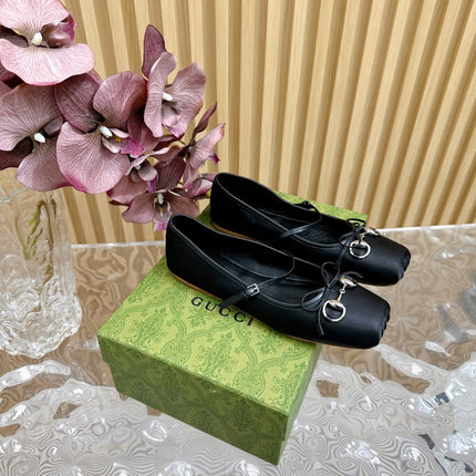 BALLET FLAT IN BLACK SILK WITH SILVER HARDWARE