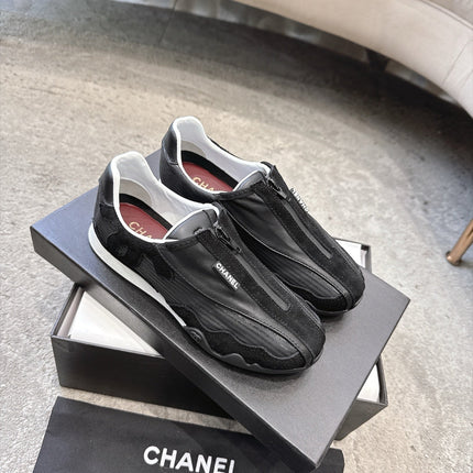 CHANEL 26S LOW TOP SNEAKERS IN BLACK CALFSKIN AND SUEDE WITH FRONT ZIP