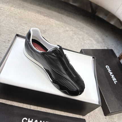 CHANEL 26S LOW TOP SNEAKERS IN BLACK CALFSKIN AND SUEDE WITH FRONT ZIP