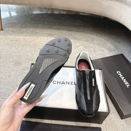 CHANEL 26S LOW TOP SNEAKERS IN BLACK CALFSKIN AND SUEDE WITH FRONT ZIP