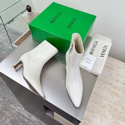 BOTTEGA VENETA 26S ANKLE BOOTS 70 MM IN CREAM WHITE SHINY CALFSKIN
