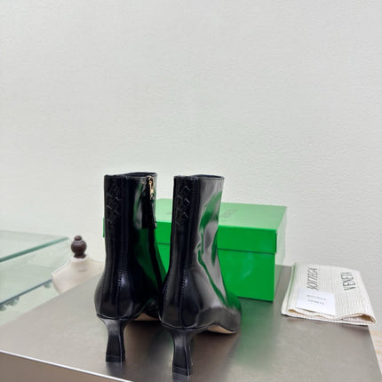 BOTTEGA VENETA 26S ANKLE BOOTS 70 MM IN BLACK SHINY CALFSKIN