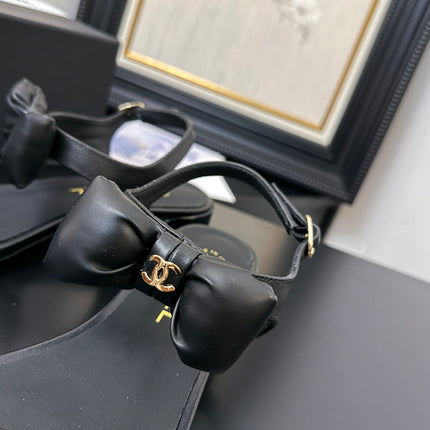 FLAT SANDALS IN BLACK CALFSKIN WITH BOW