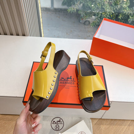 FLAT SANDAL IN CORN YELLOW CALFSKIN