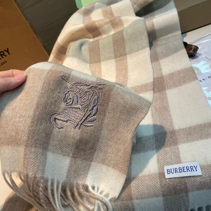 BURBERRY 26S SCARF 200 IN CASHMERE 510921