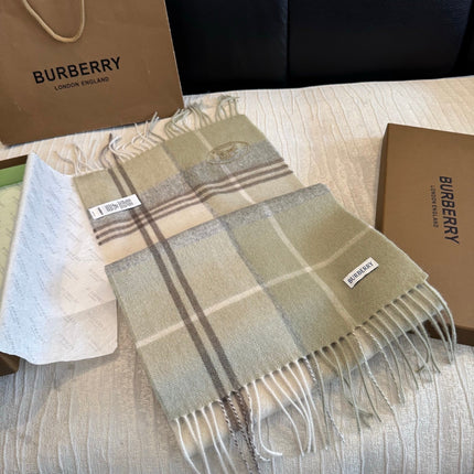 BURBERRY 26S SCARF 200 IN CASHMERE 513318