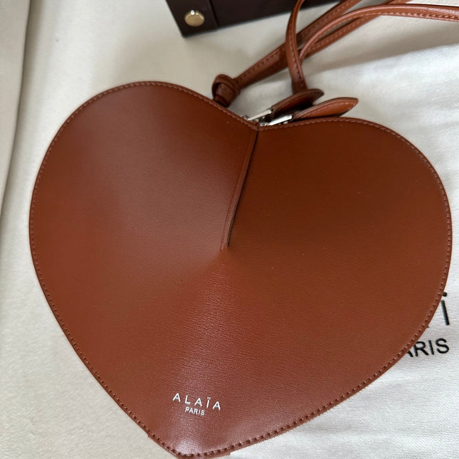 LE COEUR BAG 21 IN UMBER BROWN CALFSKIN