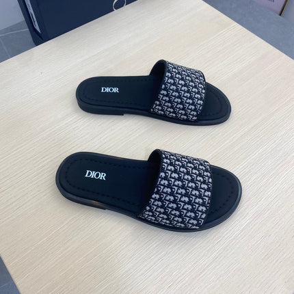 CD SLIDE ALIDAS SLIPPER BLACK AND WHITE JACQUARD