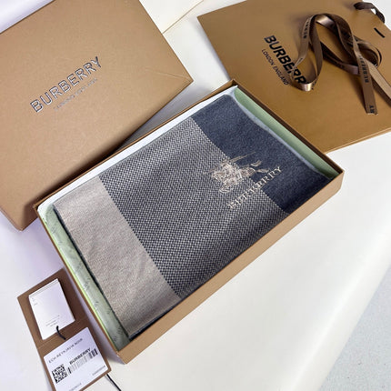 BURBERRY 26S SCARF 180 IN CASHMERE 515881