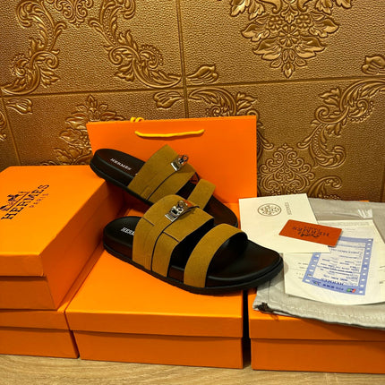 HM JACKSON SANDAL AMBER SUEDE