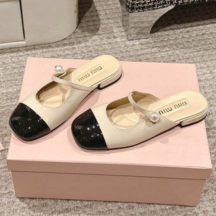 FLAT MULE IN BISQUE BEIGE MIX BLACK PATENT CALFSKIN