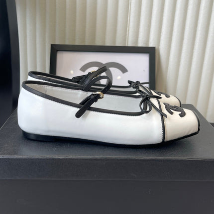 CHANEL 26S SQUARE TOE MARY JANE BALLET FLATS IN WHITE CALFSKIN AND PATENT CALFSKIN