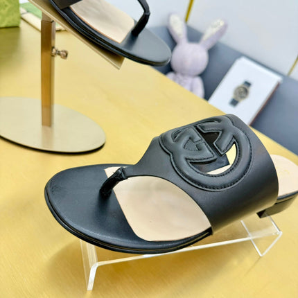 BLONDIE THONG SANDAL IN BLACK LAMBSKIN