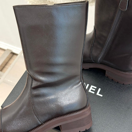 CHANEL 26S MID CALF BOOTS 45MM IN DARK BROWN SMOOTH CALFSKIN WITH PERFORATED CC LOGO CAP TOE