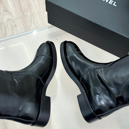 CHANEL 26S KNEE HIGH BOOTS 45MM IN BLACK GLOSSY SMOOTH CALFSKIN WITH CC LOGO CAP TOE
