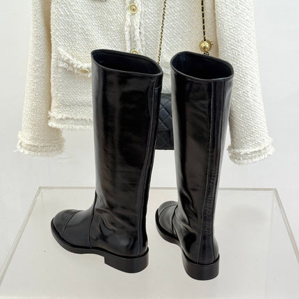 CHANEL 26S KNEE HIGH BOOTS 45MM IN BLACK GLOSSY SMOOTH CALFSKIN WITH CC LOGO CAP TOE