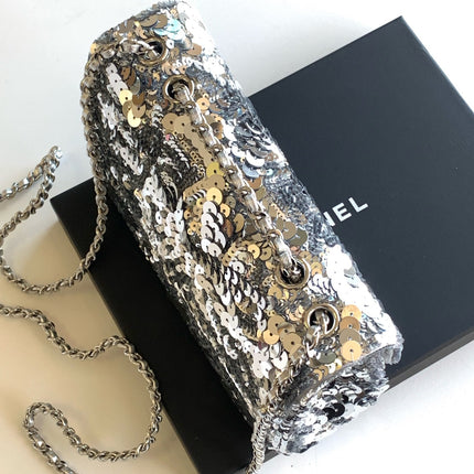 CHANEL 26S CLASSIC FLAP BAG 21 IN SILVER SEQUINS